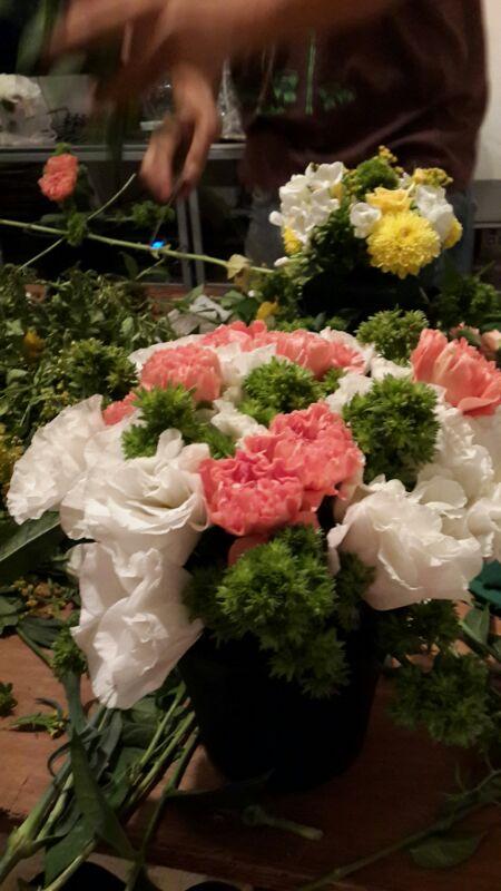גלרייה - סדנת עיצוב פרחים במסגרת קורס ניהול והפקת אירועים מחזור 7 , 6 מתוך 7