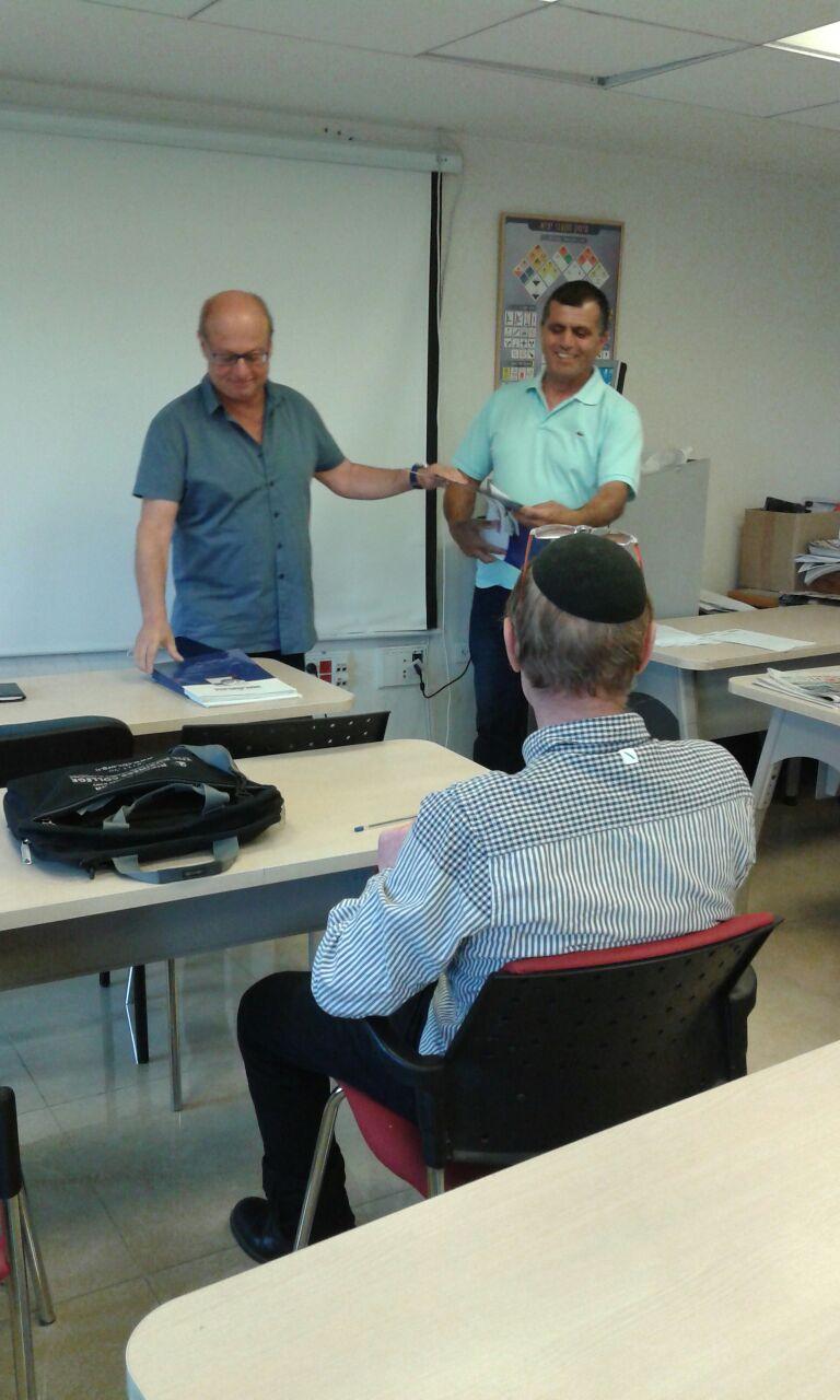 גלרייה - סיום קורס יבוא יצוא וסחר בינלאומי מחזור 206, 7 מתוך 22