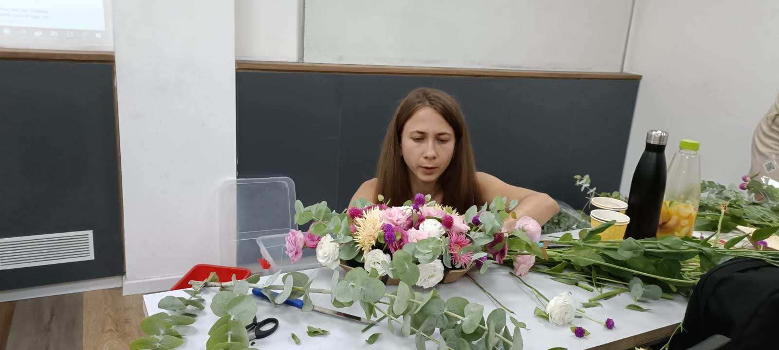 גלרייה - סדנת עיצוב פרחים - קורס ניהול, עיצוב והפקת אירועים מחזור 30 , 28 מתוך 41