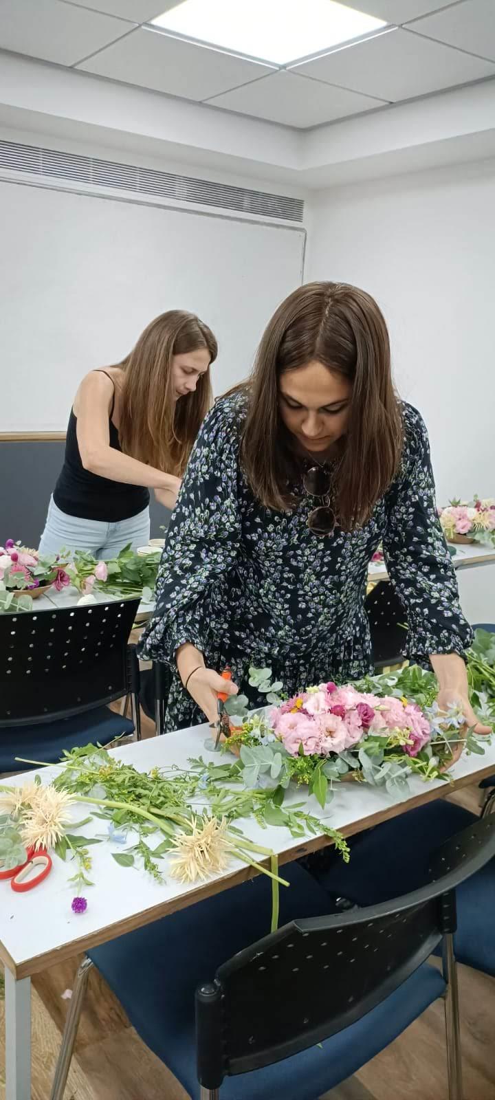 גלרייה - סדנת עיצוב פרחים - קורס ניהול, עיצוב והפקת אירועים מחזור 30 , 29 מתוך 41