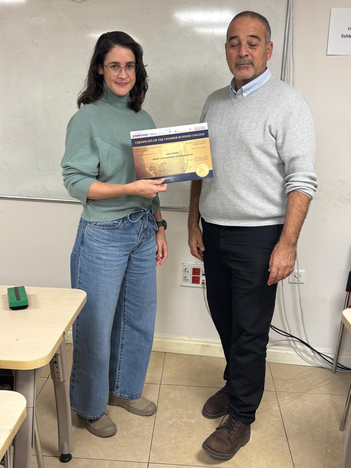 גלרייה - סיום קורס חוקיות היבוא - מחזור 1, 8 מתוך 11