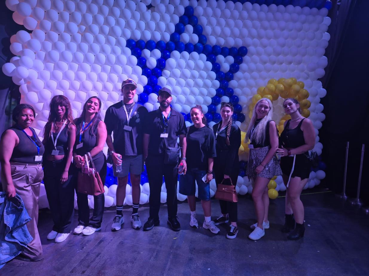גלרייה - קורס ניהול עיצוב והפקת אירועים בסיור בתערוכת הבלונים - פרהיסטוריה 2025, 6 מתוך 8
