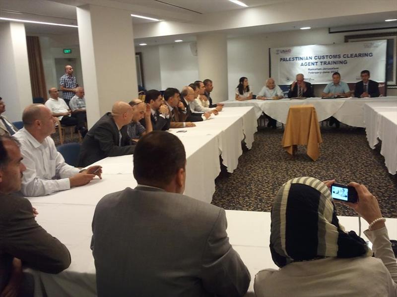 26 פלשתינאים מעזה, יהודה ושומרון סיימו קורס 'סוכני מכס' במכללה העסקית של לשכת המסחר ת"א והמרכז   